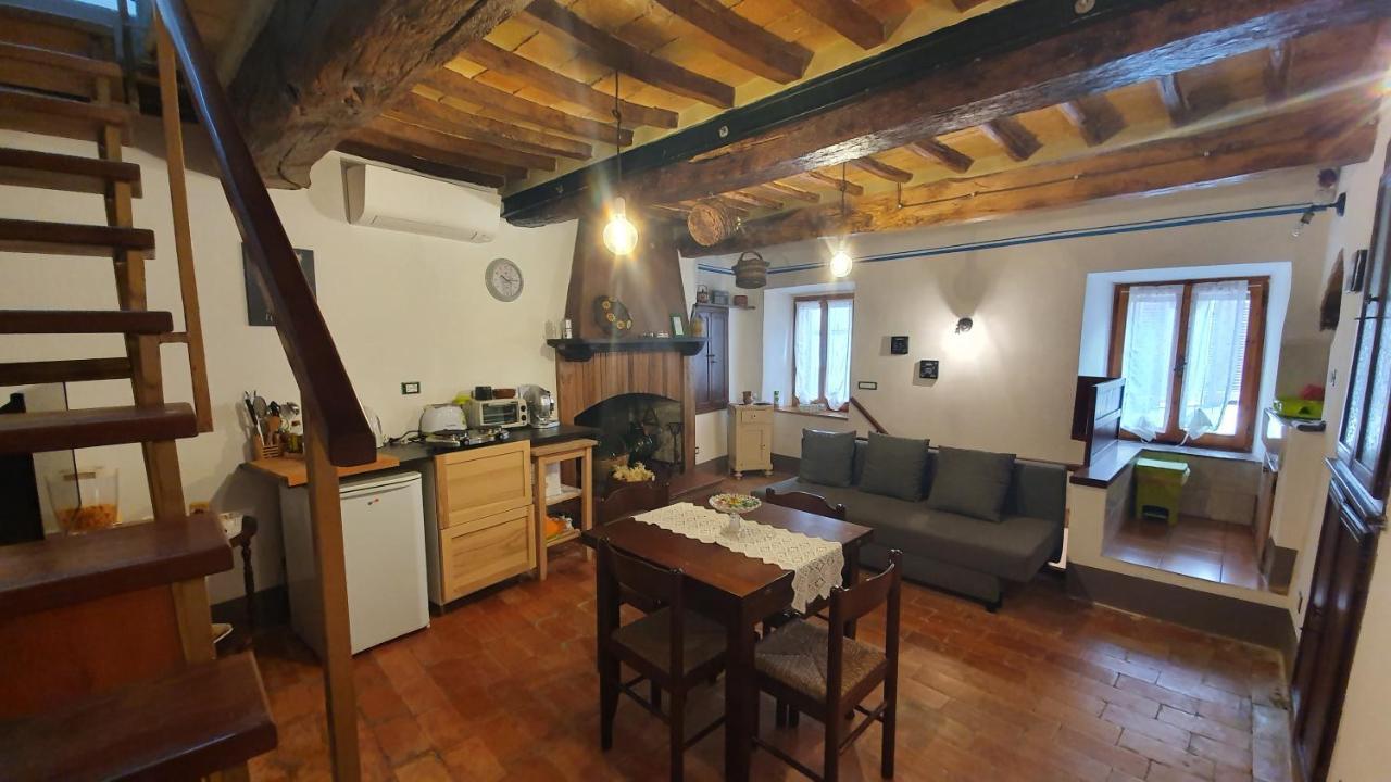 Le Casette Di Civitella- La Casa Di Rolando E Gina Apartment Civitella Del Lago ภายนอก รูปภาพ